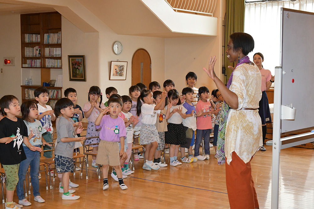 英語で遊ぼう（楽器に1回）